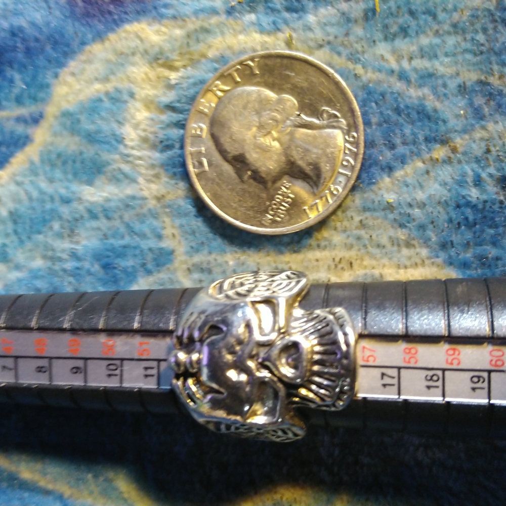 Skull ring   (G)